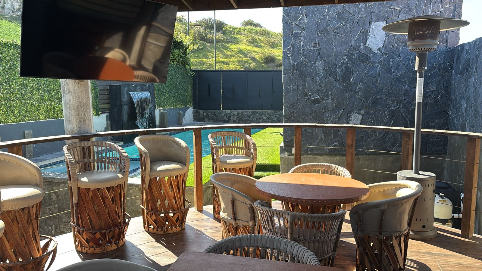 Renta de terraza con alberca para fiestas infantiles