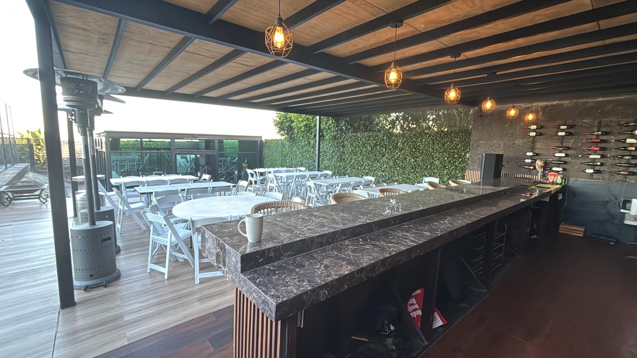Terraza para fiestas infantiles con cancha y jardín en Tijuana